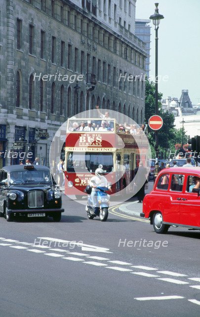 Busy traffic in London 1999. Artist: Unknown.