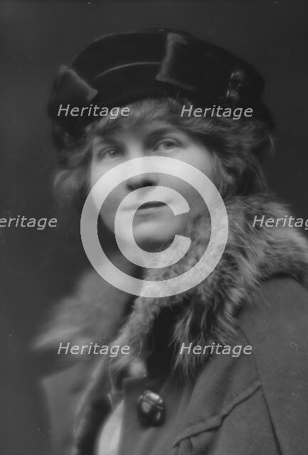 Goode, Blanche, Miss, portrait photograph, 1914 or 1915. Creator: Arnold Genthe.