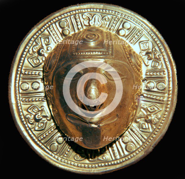 Pre-Columbian gold mask from Columbia. Artist: Unknown