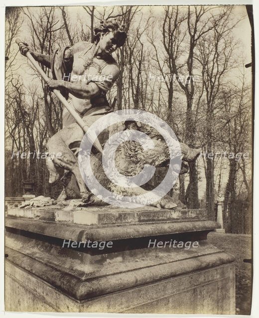 Versailles, Bosquet de l' Arc de Triomphe, 1904. Creator: Eugene Atget.
