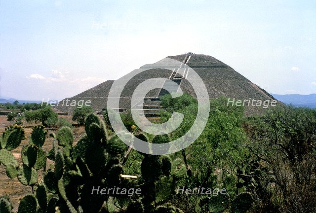 Teotihuacan, 'Pyramid of the Sun', temple located to one side of the central square of the ancien…
