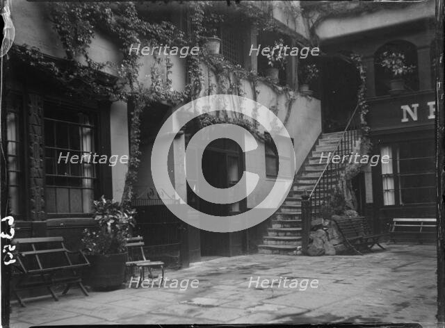 New Inn, 16-20 Northgate Street, Gloucester, Gloucestershire, 1930. Creator: Katherine Jean Macfee.