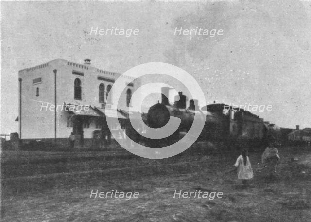'Les hotes de la Tunisie; contingents Serbes et prisonniers allemands : La gare de Gabes ou..., 1916 Creator: Unknown.