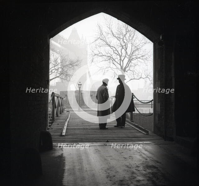 Yeoman Warder and visitor, Tower of London, c1955. Creator: Arthur Charles Kirby Ware.