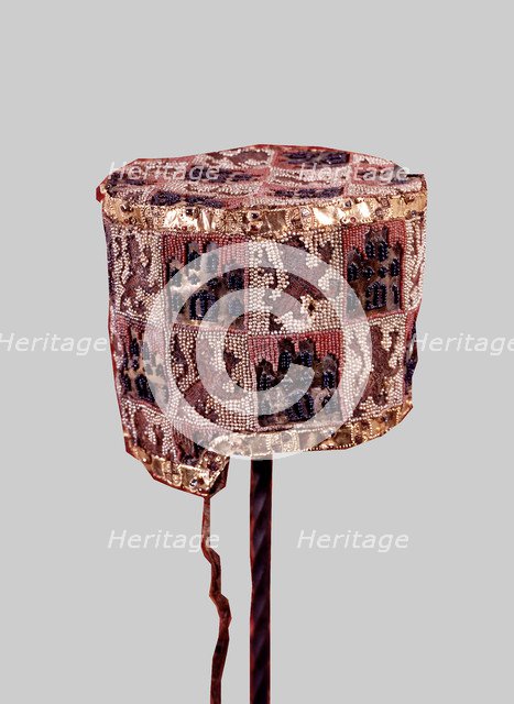 Hat of the Infante Don Fernando de la Cerda with the shield of Castile.