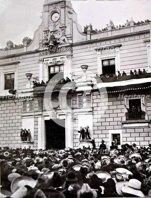 Venustiano Carranza (1859-1920), Mexican politician talking to the people from the National Palac…