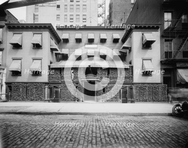 Mouquin Restaurant & Wine Co., Sixth Avenue, New York, N.Y., between 1905 and 1915. Creator: Unknown.