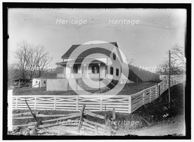 Unidentified farmhouse, between 1909 and 1923. Creator: Harris & Ewing.