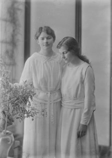 Mrs. Harris Stoehr and daughter, portrait photograph, 1918 June 3. Creator: Arnold Genthe.