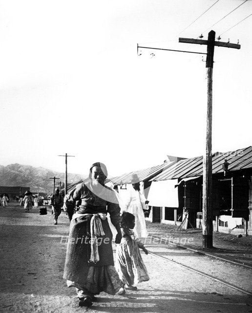Father and child, Seoul, Korea, 1900. Artist: Unknown