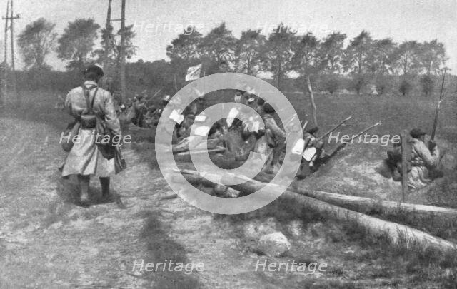 ''Notre offensive d'Artois; une section d'alpins arrive sur la route de Bethune', 1915. Creator: Unknown.