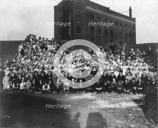 Munitions factory workers, London, World War I, 1914-1918. Artist: Haua