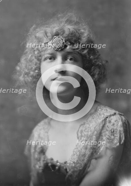 Miss Beatrice Linda Swanson, portrait photograph, 1918 Mar. 27. Creator: Arnold Genthe.