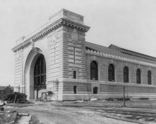 U.S. Naval Academy, Annapolis Md.: New armory - under construction, (1902?). Creator: Frances Benjamin Johnston.