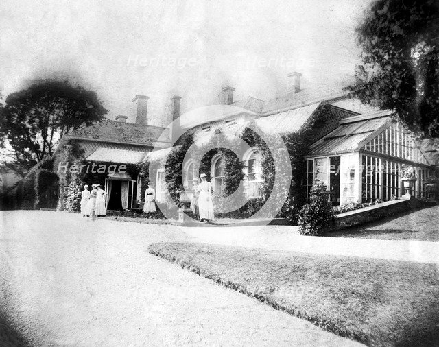 Group of women, Pamflete, c1882. Artist: Unknown