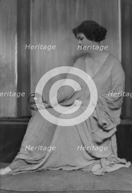 Duncan, Isadora, portrait photograph, between 1916 and 1918. Creator: Arnold Genthe.