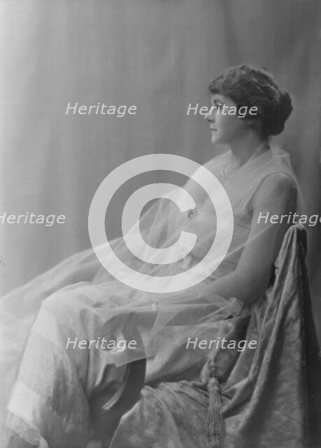 Mrs. G.H. Witthaus, portrait photograph, ca. 1918. Creator: Arnold Genthe.