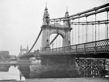 Hammersmith Bridge, Barnes, London, 1895. Artist: Henry Taunt.