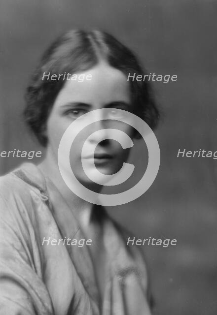 Johnson, Carol, Miss, portrait photograph, 1914 Dec. 29. Creator: Arnold Genthe.