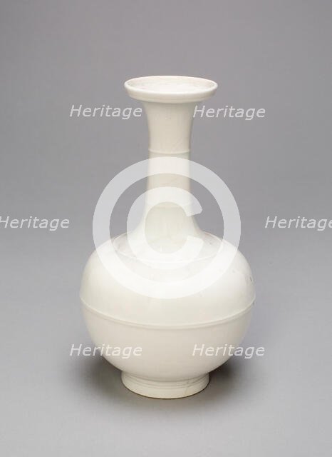 Bottle-Shaped Vase with Encircling Ribs, Ming dynasty or Qing dynasty, c. late 17th/18th century. Creator: Unknown.