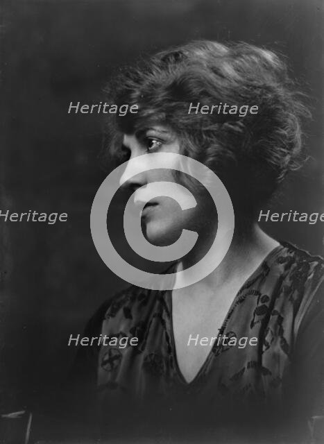 Mrs. Bacon, portrait photograph, 1919 Sept. 5. Creator: Arnold Genthe.