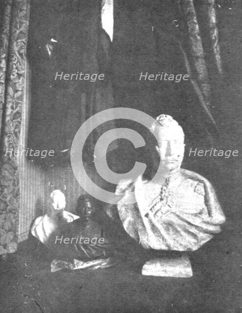 'Prevoyance; Attendant l'entrée triomphante: dans une penderie, sous des pantalons'. Creator: Unknown.