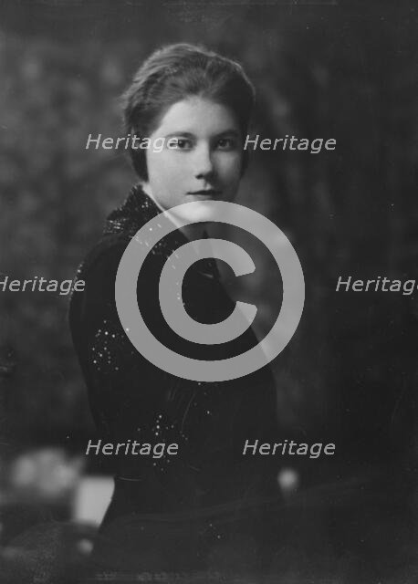 Mrs. F.L. Riefkohl, portrait photograph, 1918 Jan. 24. Creator: Arnold Genthe.