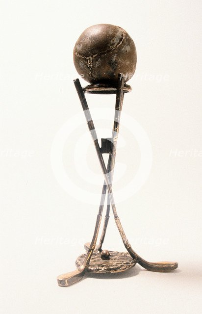 Hole-in-one silver holder with a featherie ball, c1900. Artist: Unknown