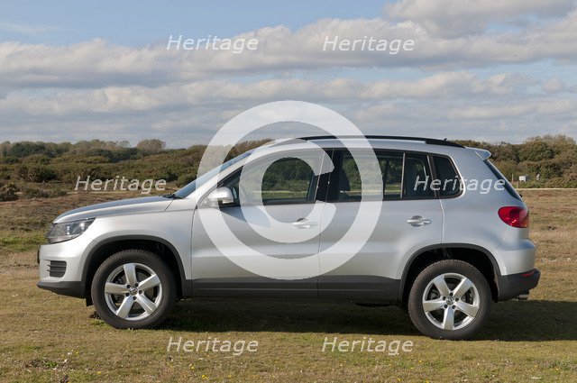 2011 Volkswagen Tiguan S 2.0 Tdi Artist: Unknown.