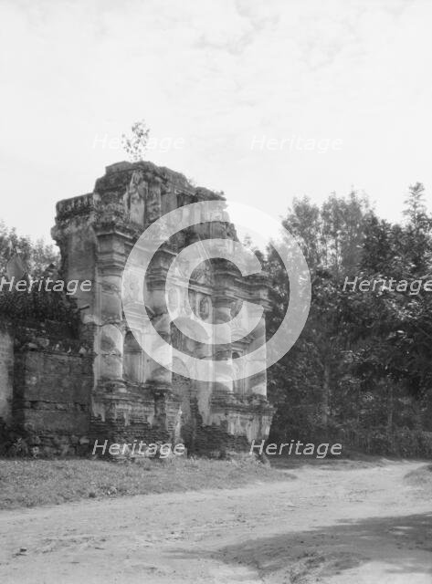 Travel views of Cuba and Guatemala, between 1899 and 1926. Creator: Arnold Genthe.