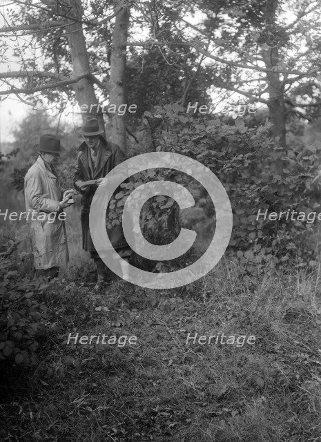 Two participants in the Bugatti Owners Club car treasure hunt, 25 October 1931. Artist: Bill Brunell.