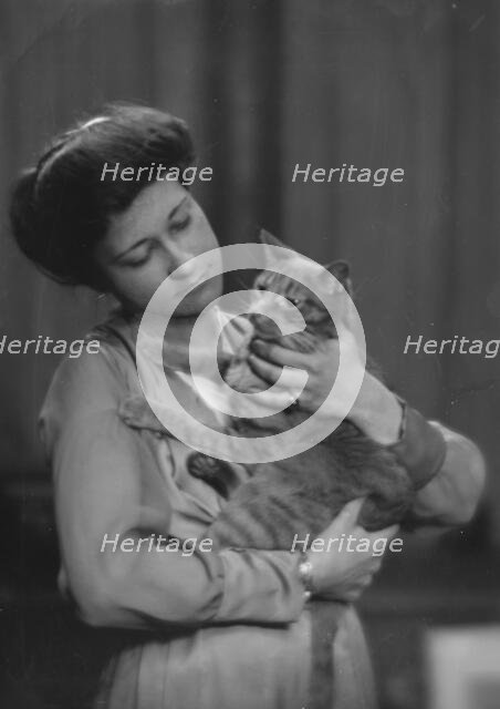 Taylor, A., Miss, with Buzzer the cat, portrait photograph, 1916 Mar. 2. Creator: Arnold Genthe.