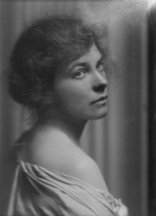 Naetting, Mrs., portrait photograph, 1915 July 6. Creator: Arnold Genthe.