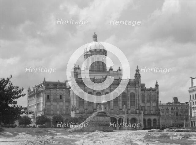 Travel views of Cuba and Guatemala, between 1899 and 1926. Creator: Arnold Genthe.