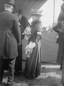 Fahnestock, Mrs. Gibson at Horse Show, 1917. Creator: Harris & Ewing.