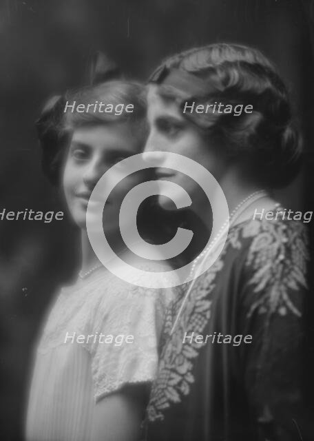 Graves, Antoinette, Miss, and Mrs. L.W. Graves, portrait photograph, 1913. Creator: Arnold Genthe.