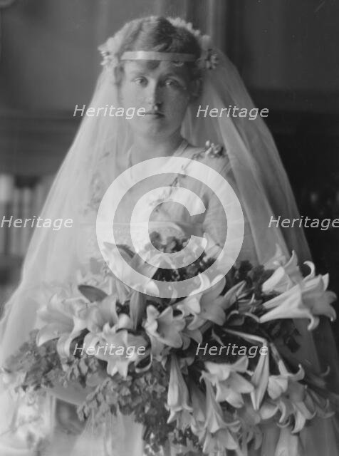 Cheney, Julia de Forest, Miss, portrait photograph, 1915. Creator: Arnold Genthe.