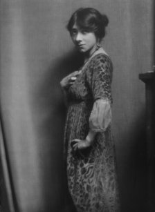 Marinoff, Fania, portrait photograph, 1913. Creator: Arnold Genthe.