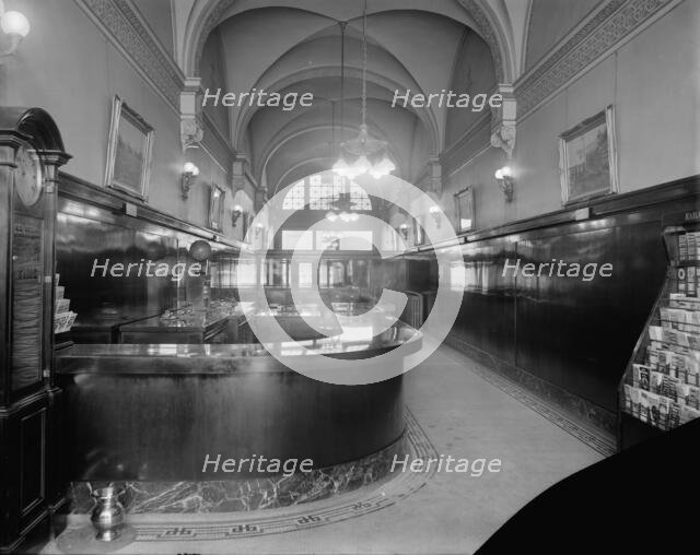 Grand Trunk Western Railroad, ticket office, Detroit, Mich., between 1905 and 1915. Creator: Unknown.