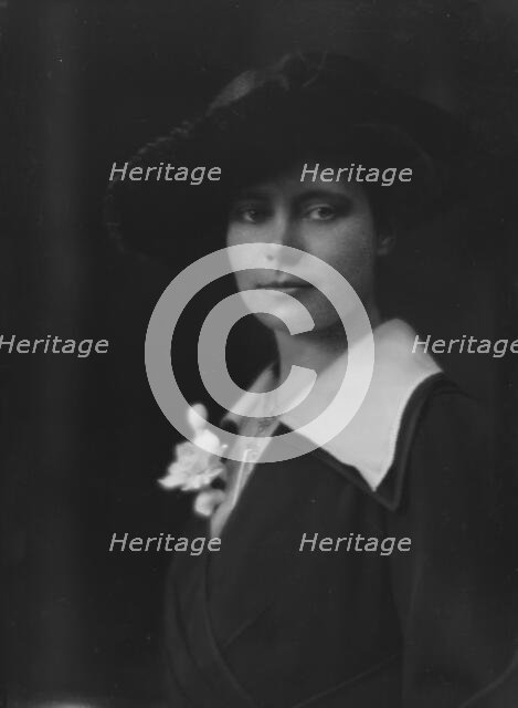 Sweeney, Miss, portrait photograph, 1916. Creator: Arnold Genthe.