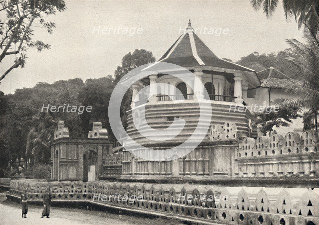 'Der Tempel des Heiligen Zahnes Buddhas in Kandy', 1926. Creator: Unknown.