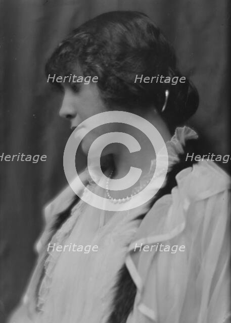 Alt, N., Miss (Adele), portrait photograph, 1913. Creator: Arnold Genthe.