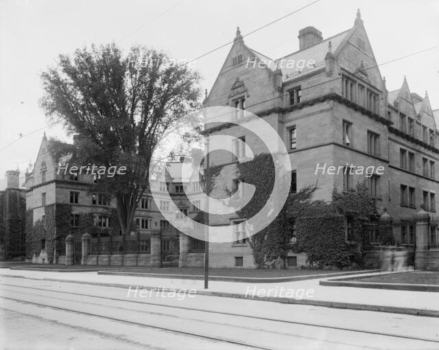 Vanderbilt Hall, Yale College, Conn., between 1895 and 1910. Creator: Unknown.
