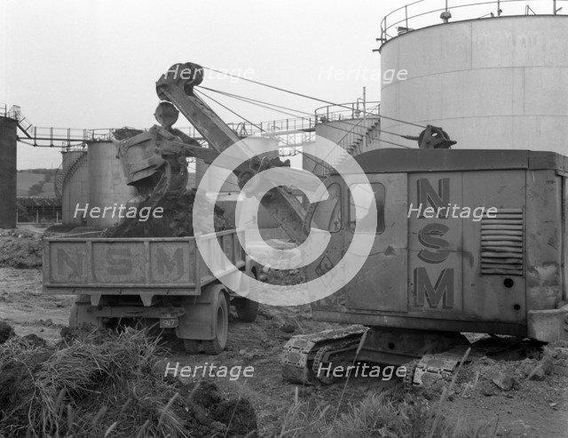 Thomas Smith Super 10 earth mover working at the Shell Plant, Sheffield, South Yorkshire, 1961. Artist: Michael Walters