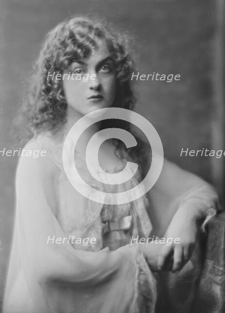 Miss M. Copley, portrait photograph, 1917 Nov. 20. Creator: Arnold Genthe.