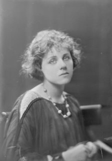 Miss Getsby, portrait photograph, 1918 July 16. Creator: Arnold Genthe.