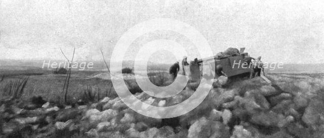 'Nos chars d'assaut; Un char arreté par une avarie, pendant le combat,au passage de la..., 1917. Creator: Unknown.