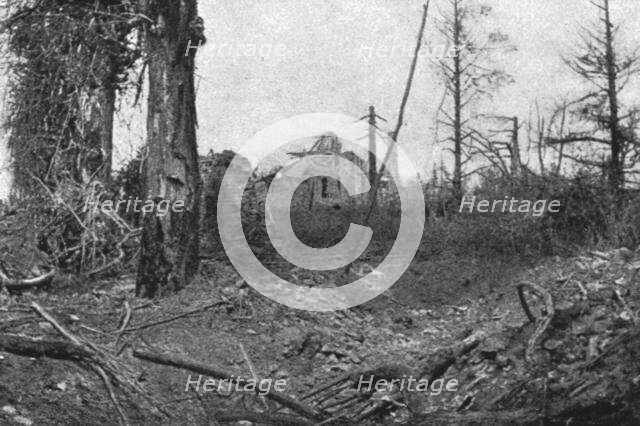 'La Bataille de la Somme; Dans le parc de la Maisonnette', 1916. Creator: Unknown.