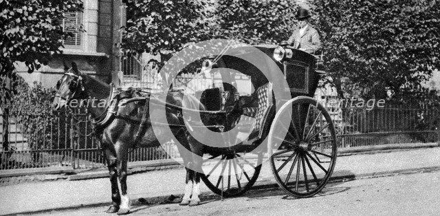 A horse-drawn hansom cab, London, 1926-1927. Artist: Unknown