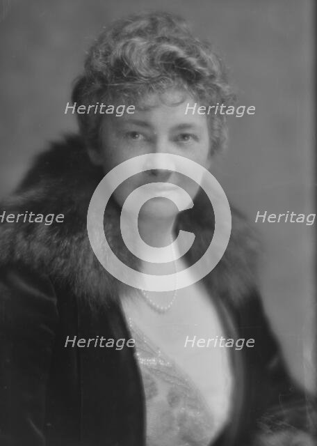 Lancashire, J.H., Mrs., portrait photograph, 1914 Nov. 15. Creator: Arnold Genthe.